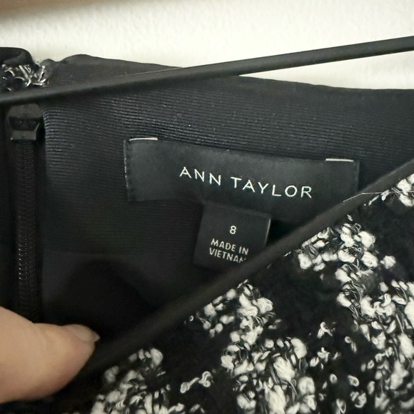 Ann Taylor Pencil Skirt in Black and White Patterned Tweed Size 8 - Picture 6 of 7